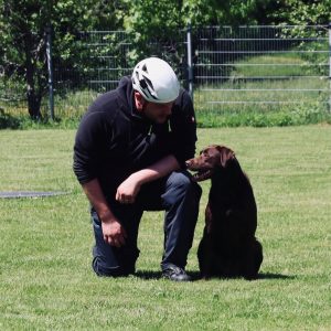 Florian und Stella bei der Rettungshundearbeit